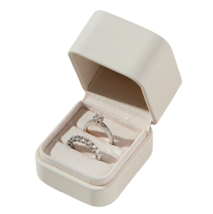 кольцо в коробке